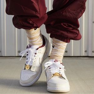 Nike Women's Dunk Low SE White / Phantom-Team Red-Photon Dust DV1160 100